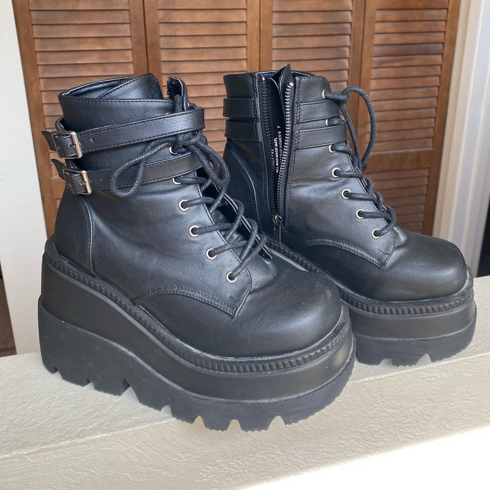 demonia shaker-52 platform boots